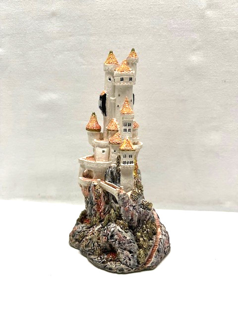 Lilliput Lane Castle of the Red Knight