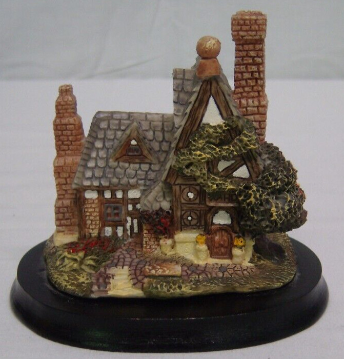 Vtg Miniature Tudor Style House Cottage Figurine 4 1/4″L x 3 1/2″w x 4″ t