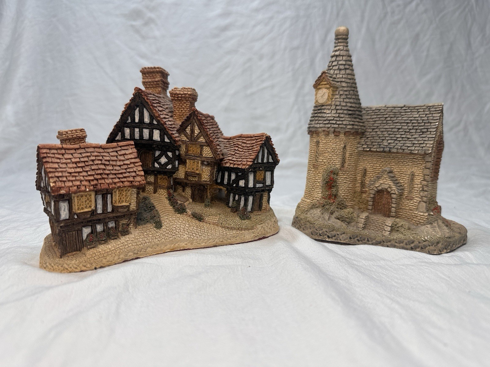 David Winter Lot Of 2 VTG Pieces: 1981 “Stratford House” & 1986 “The Chapel”