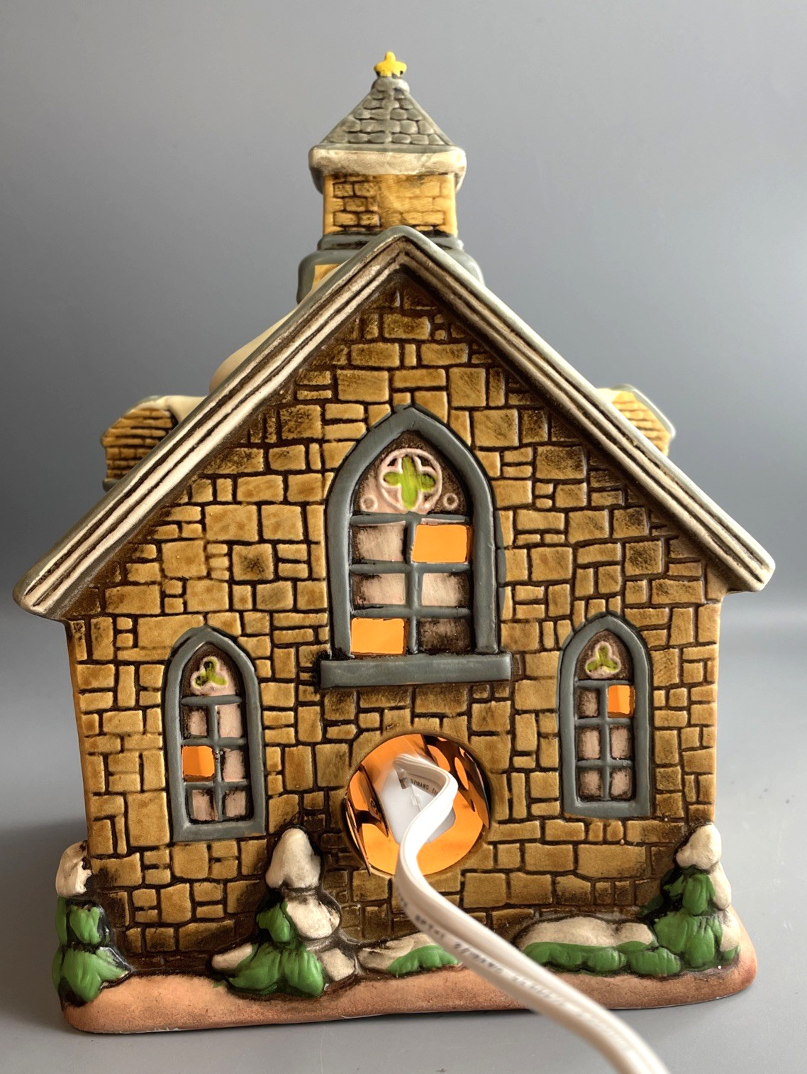 Lefton Colonial Village 1986 – Old Stone Church #05825 – Light Up w/ Storage Box