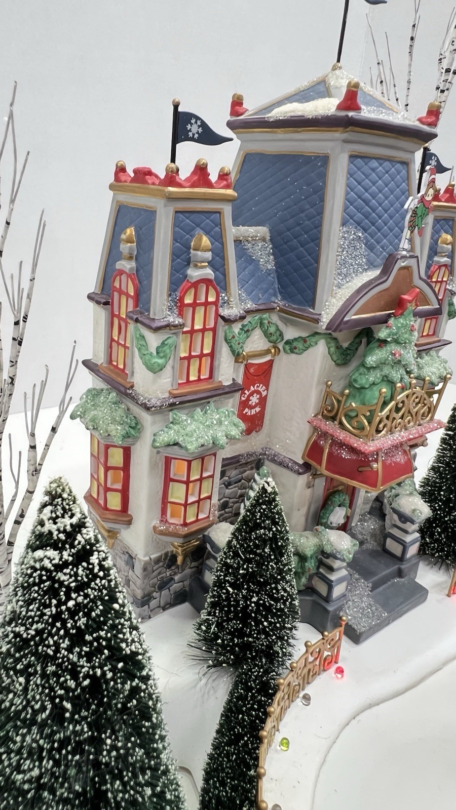 Dept 56 North Pole Series”Glacier Park Pavilion” Holiday Gift Set Please Read !