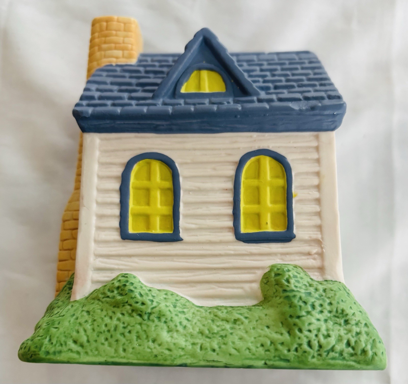VINTAGE Easter Village 3 Buildings & 6 Figurines Porcelain (1992) EXCELLENT