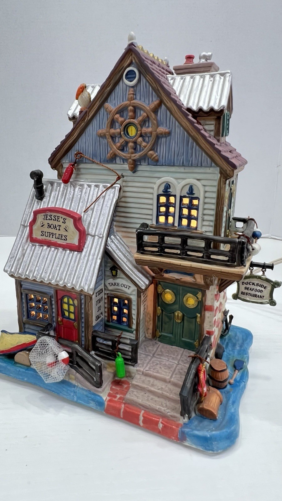 Lemax Plymouth Corners “Jesse’s Boat Supplies & Restaurant” 85698 RARE & NEW !