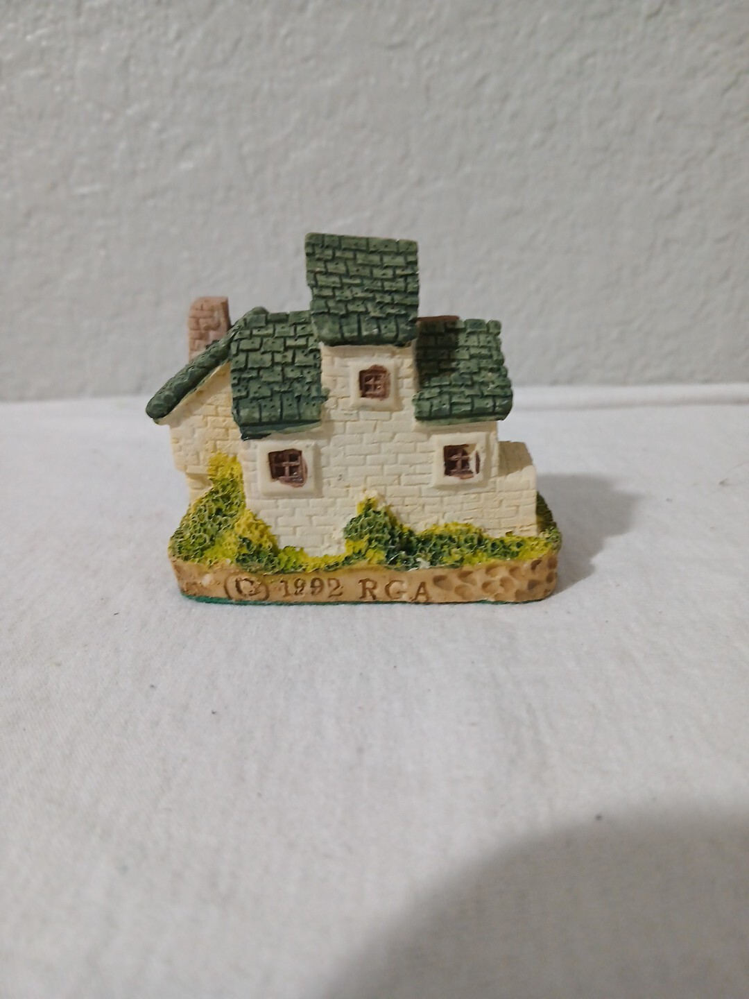 International Resourcing Services Mini Village Houses Lot of 5 Houses Vtg 1993