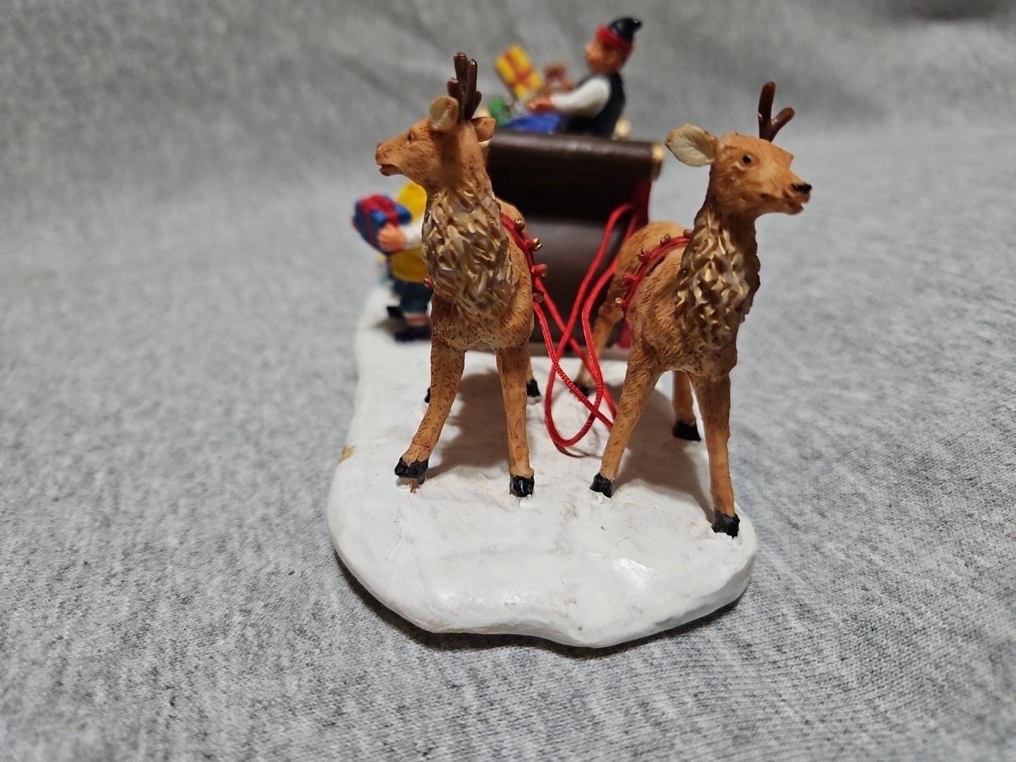 Lemax Christmas Village Vintage 2000 Loading Up Santa’s Sleigh #03335A Retired