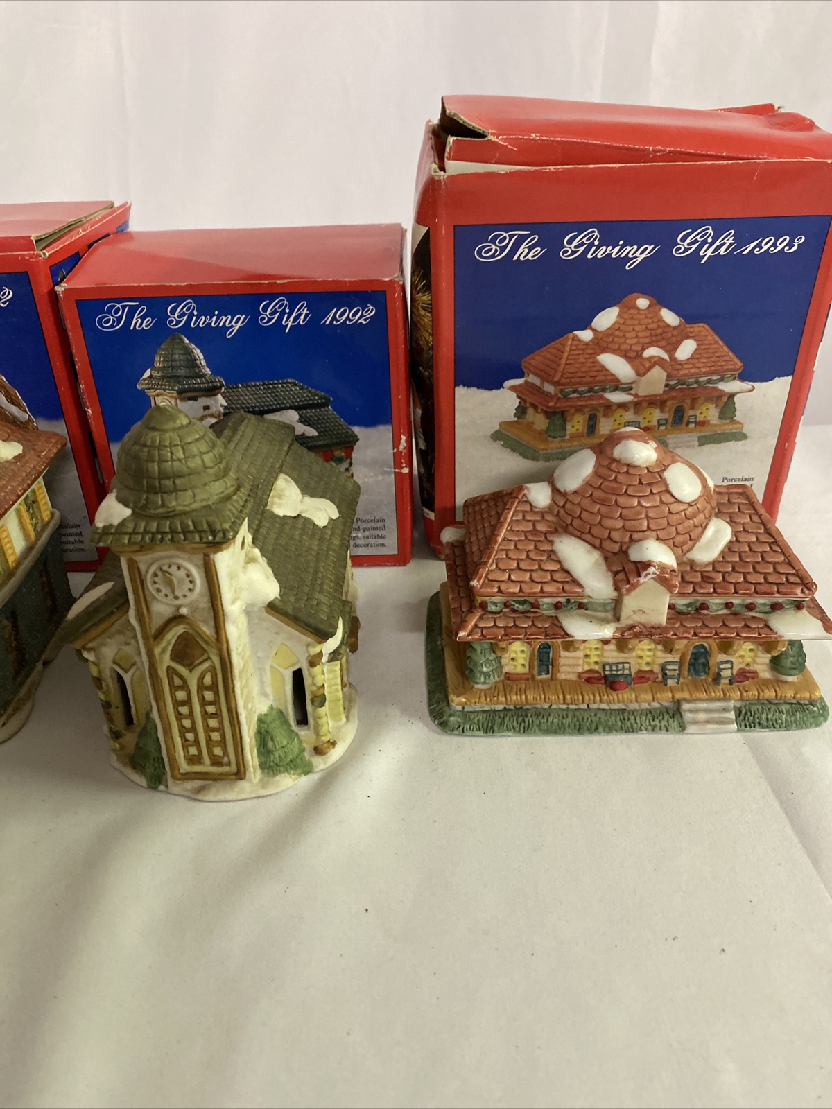 The Giving Gift – 3-1992/1-1993 Christmas Village Variety Great Shape 4 Total