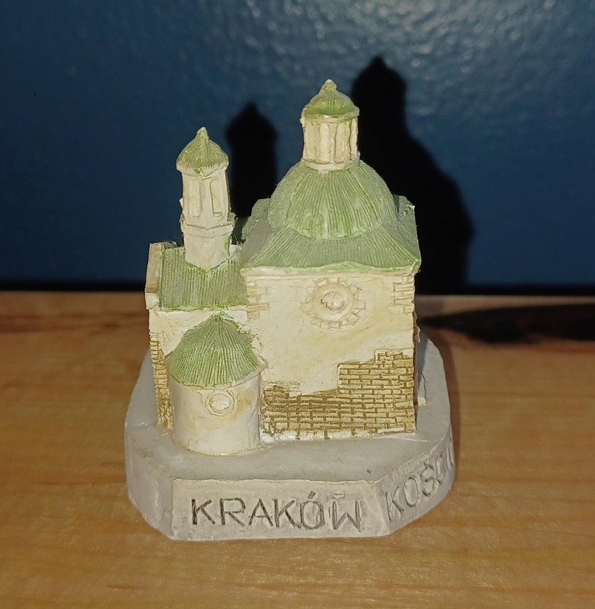 LOT OF 3 SMALL FIGURINES LIBERTY FALLS CHURCH OF ST ADALBERT LIGHTHOUSE 1221