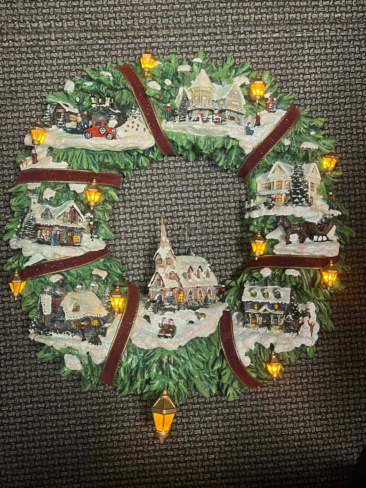 2005 Thomas Kinkade Christmas Village Lighted Wreath -The Hamilton Collection