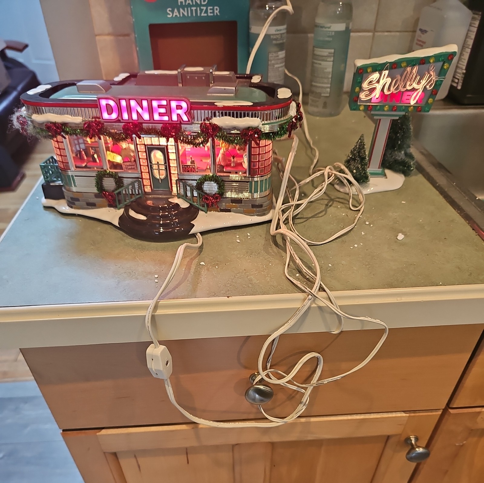 Dept 56 Snow Village “Shelly’s Diner” – EUC w/ Working Lights!