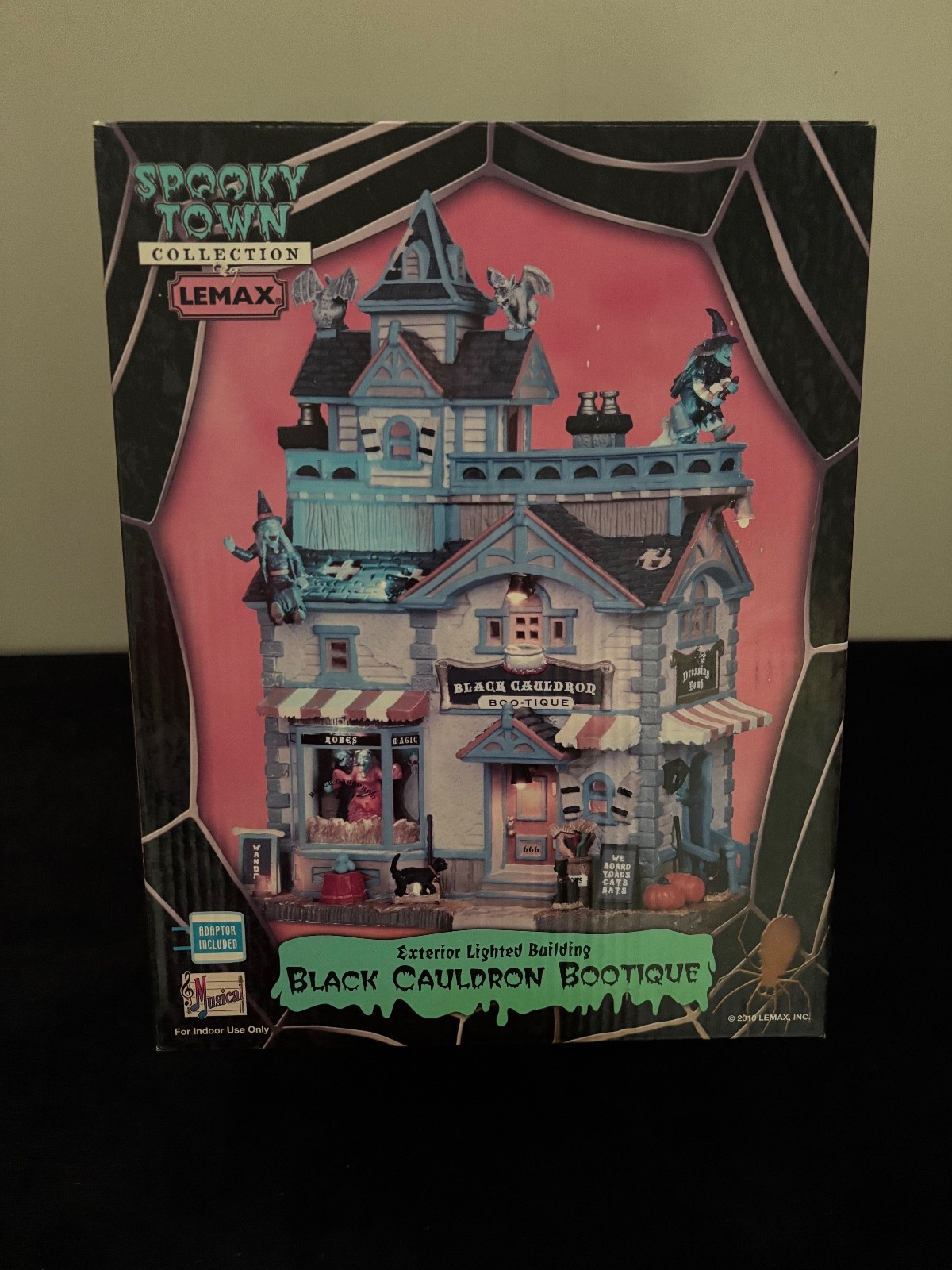 Lemax Spooky Town Black Cauldron Boo-tique – Retired