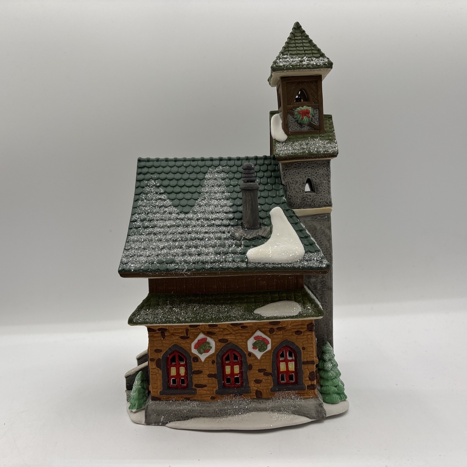 Department 56 1993 Vintage HVC North Pole Series North Pole Chapel 5626-0 Retire