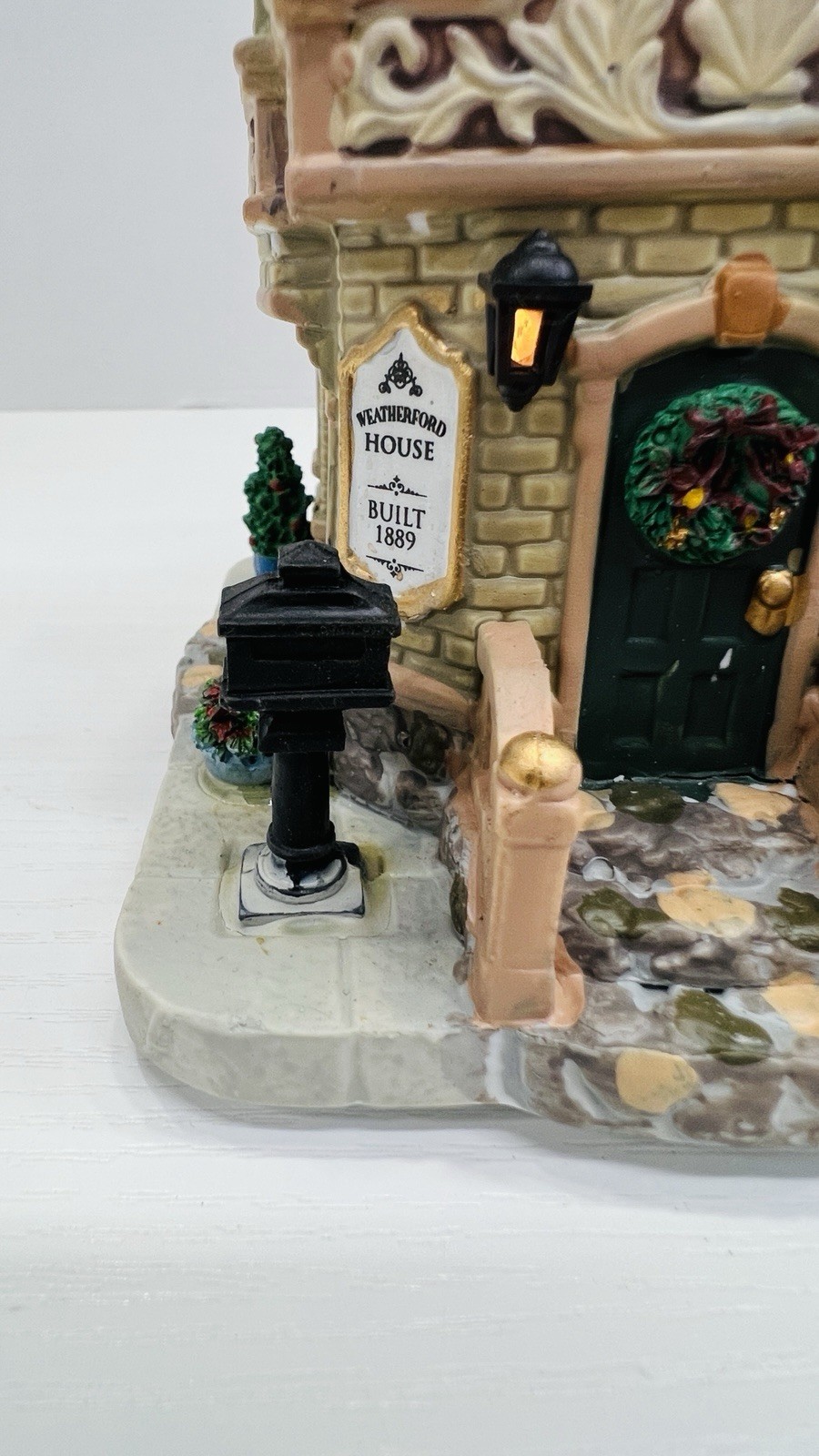 Lemax Village Collection “The Weatherford House” 35520 Retired 2013 NEW !