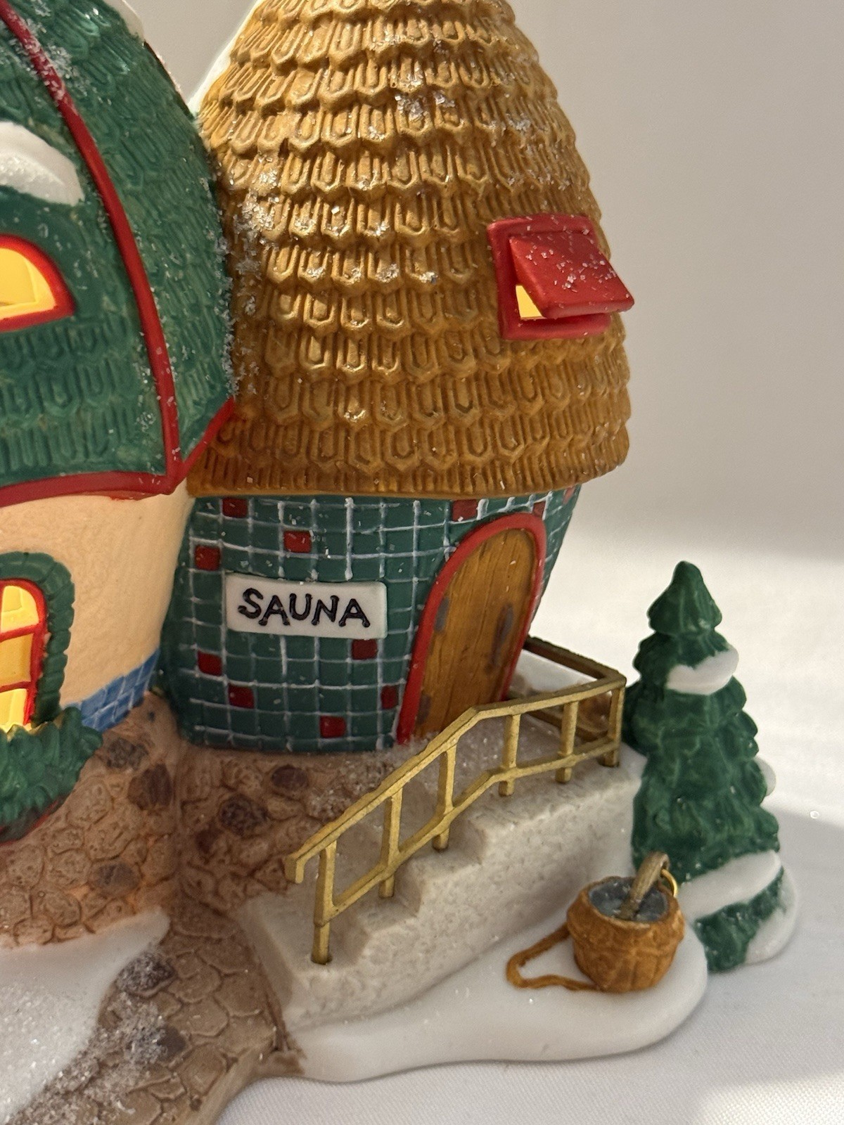 Dept 56 North Pole Elf Land The Elf Spa #56402 Lighted Village w Box