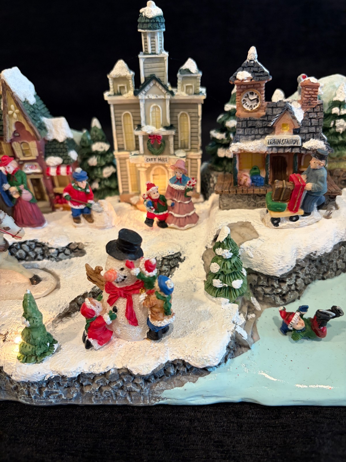 Vintage Mini CHRISTMAS Village One Piece Lighted Resin ~ Great for Apartment