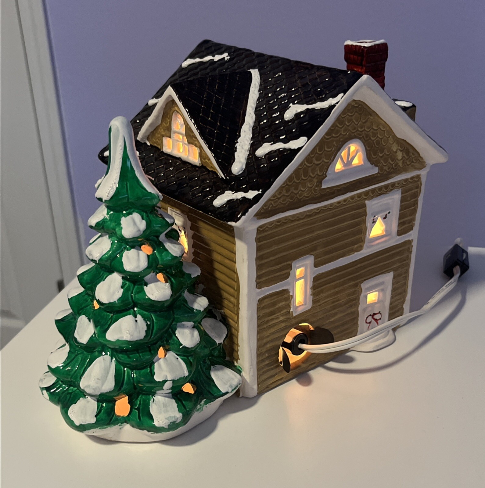 Department 56 Homestead House 1982 w/ Light Snow Village Christmas Dept 56