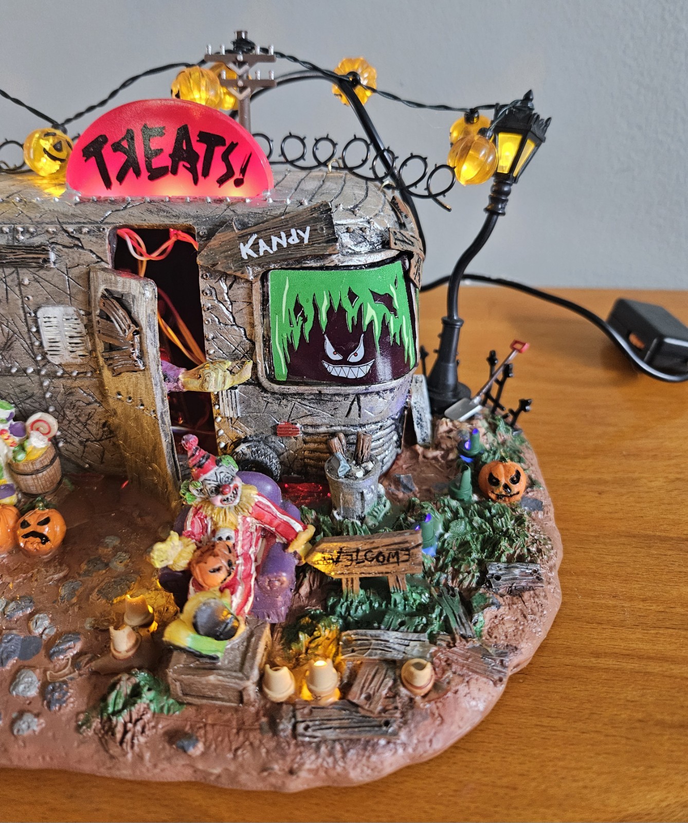 Lemax Spooky Town Killer Clown Mobile Home