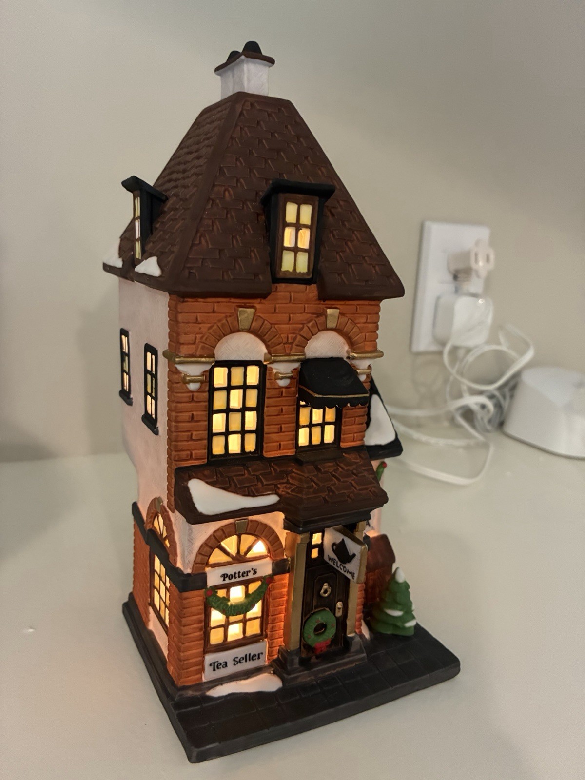 Department 56 Christmas In the City “Potter’s Tea Seller” 1993