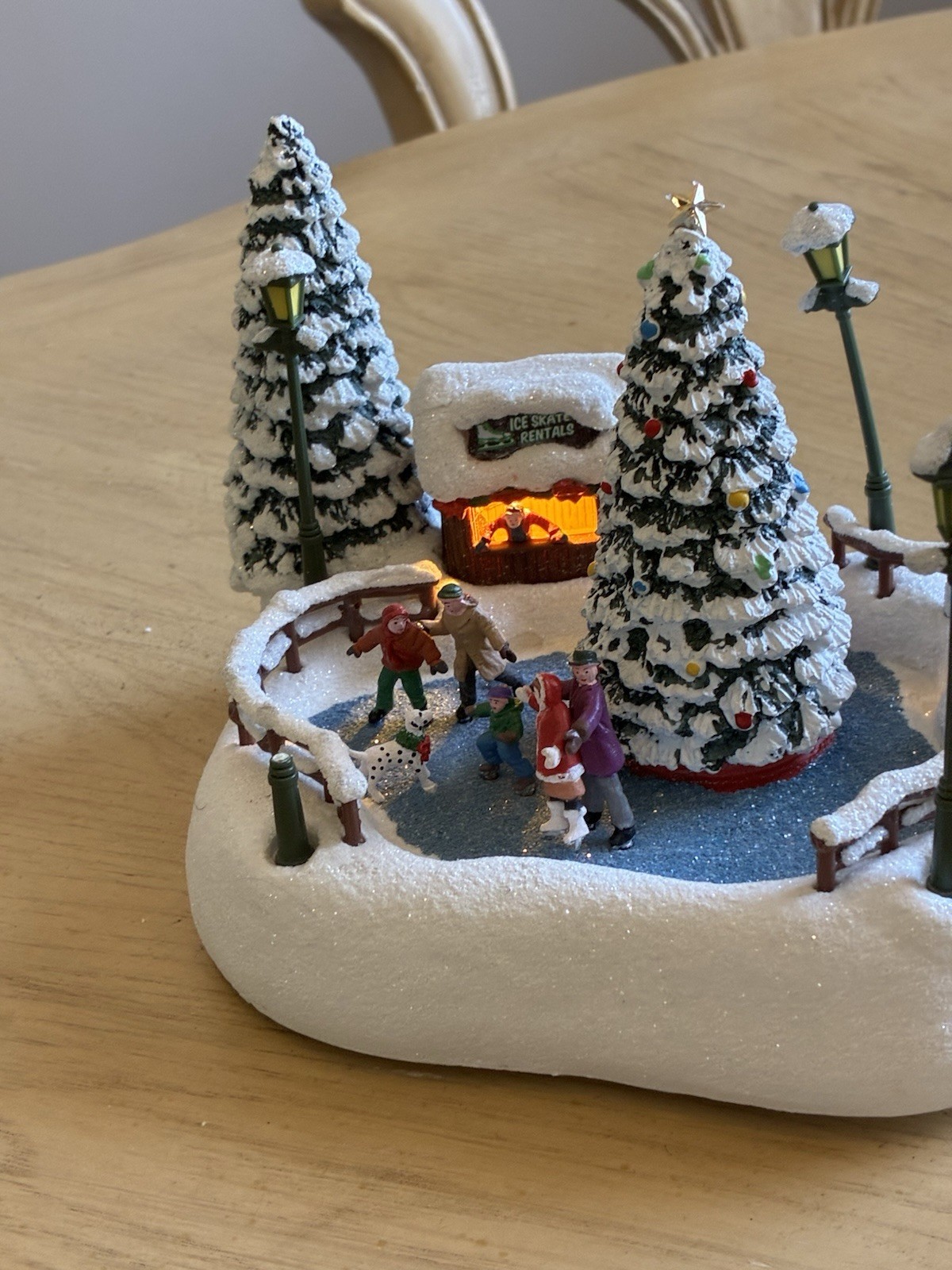 Thomas Kinkade Lighted Christmas Village Ice Skaters Winter Snow What Fun 2024