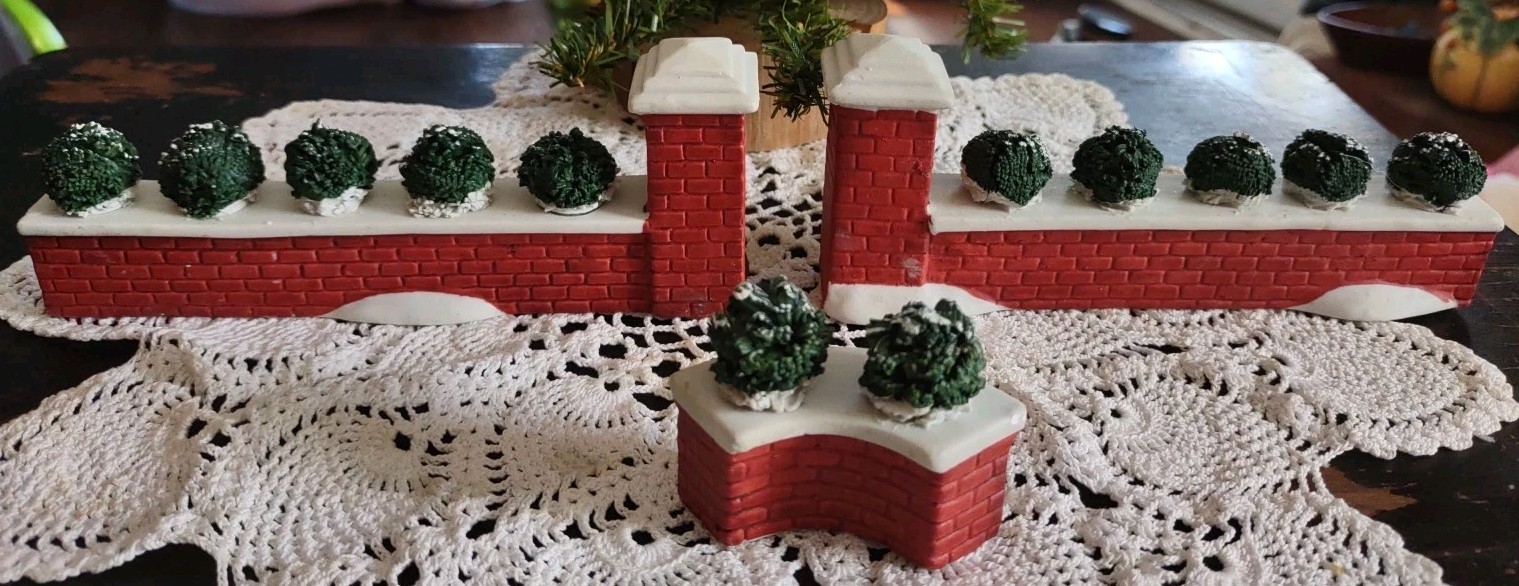 Lemax 1992 (3) Ceramic Brick/Snow/Bushes Fencing (2) Long 5.5″x1″x2.3″ & 1.5″x2″