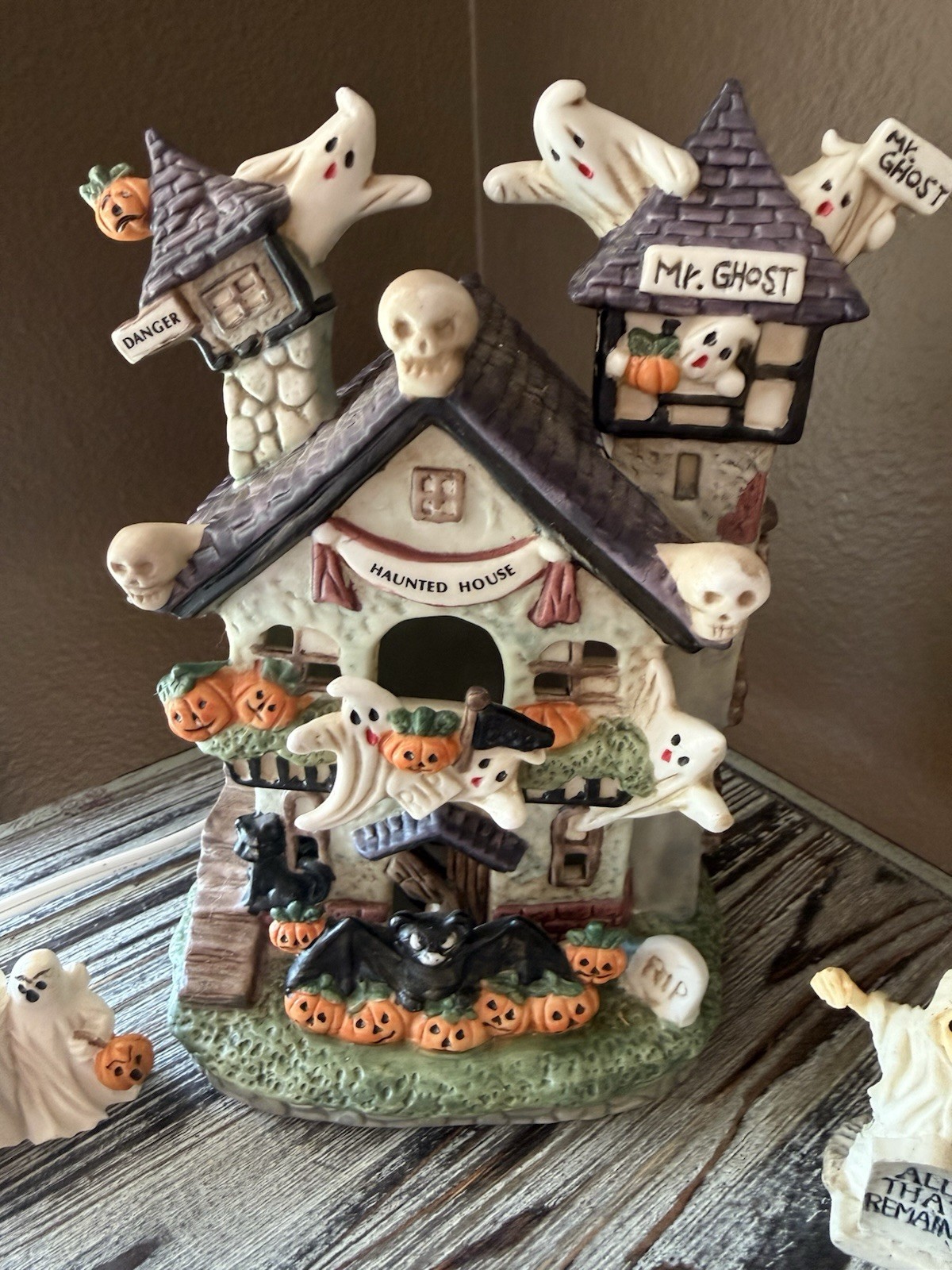 Vintage Halloween Village Ghoulsville Haunted House with 2 Figurines