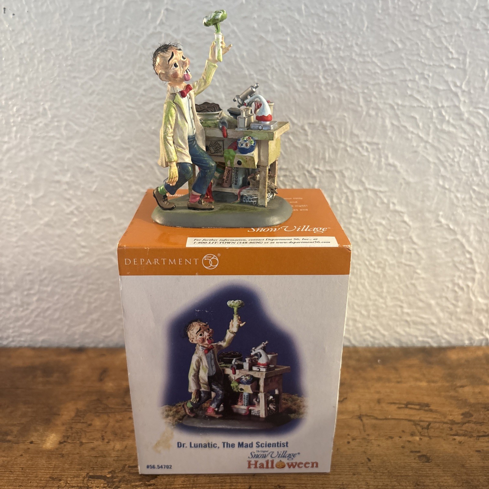 Department 56 Snow Village Halloween Dr. Lunatic Mad Scientist 56.54702 dept 56