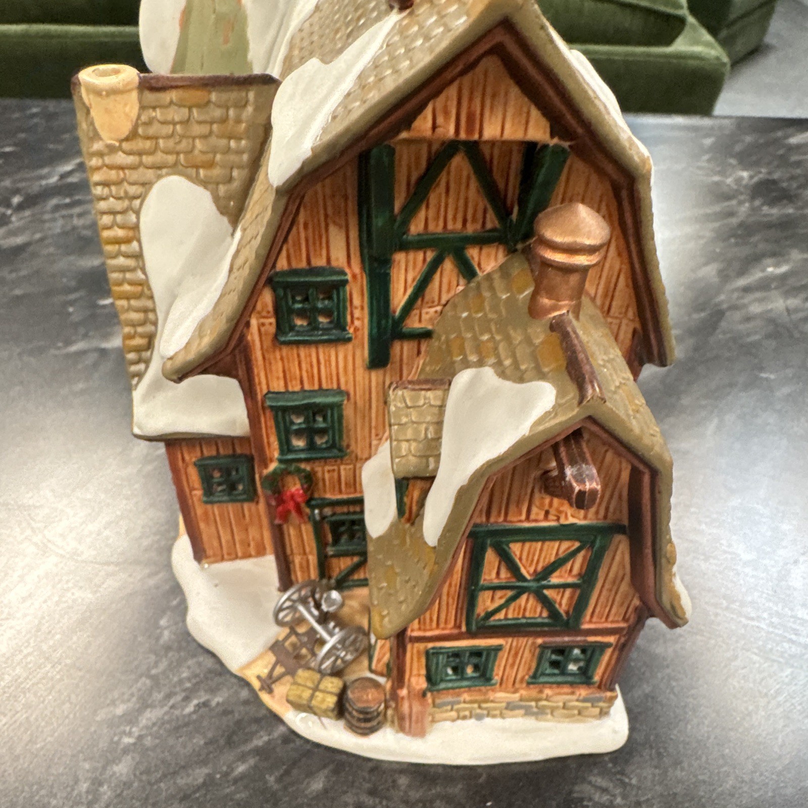 Lemax Lighted Hand Painted Ceramic Christmas Village Building Miller’s Barn 2002