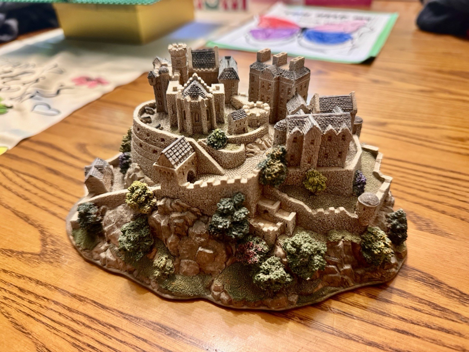 Lilliput Lane Edinburgh Castle Heritage Model L2247