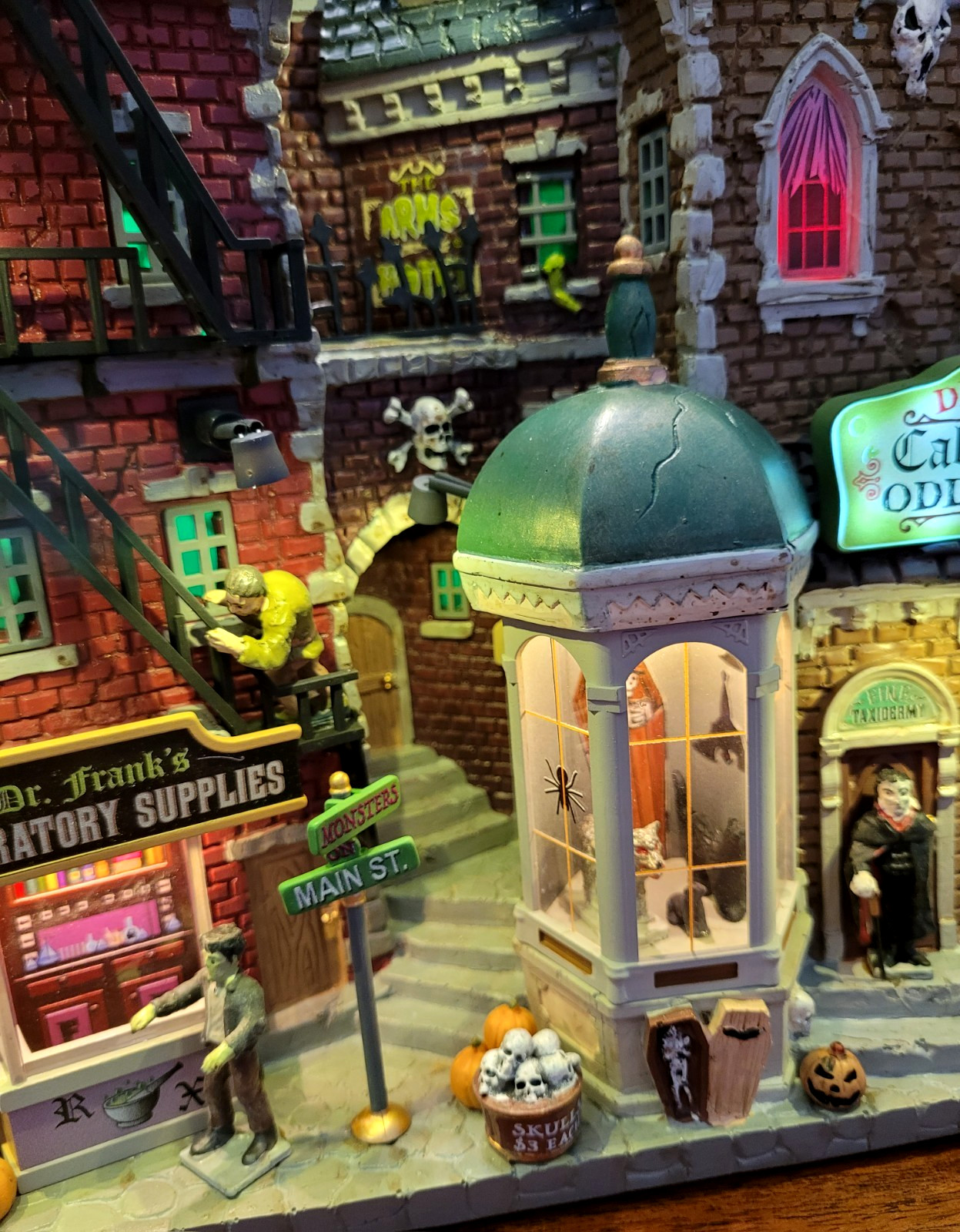 Lemax Spooky Town “Monsters on Main Street” Lighted Facade LED Lighting w/Box