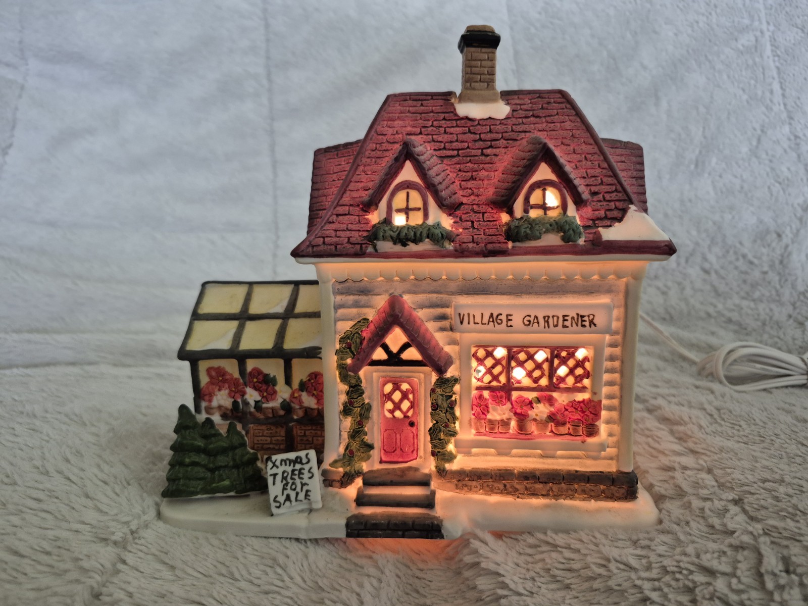 Victorian Village Collectibles 1996 Village Gardener Porcelain Lighted House