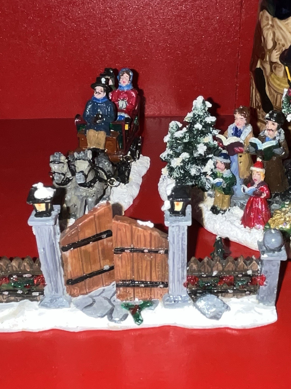 christmas village-Gate/Fence, Carolers’, 2- Horse Carriage St. N Square,