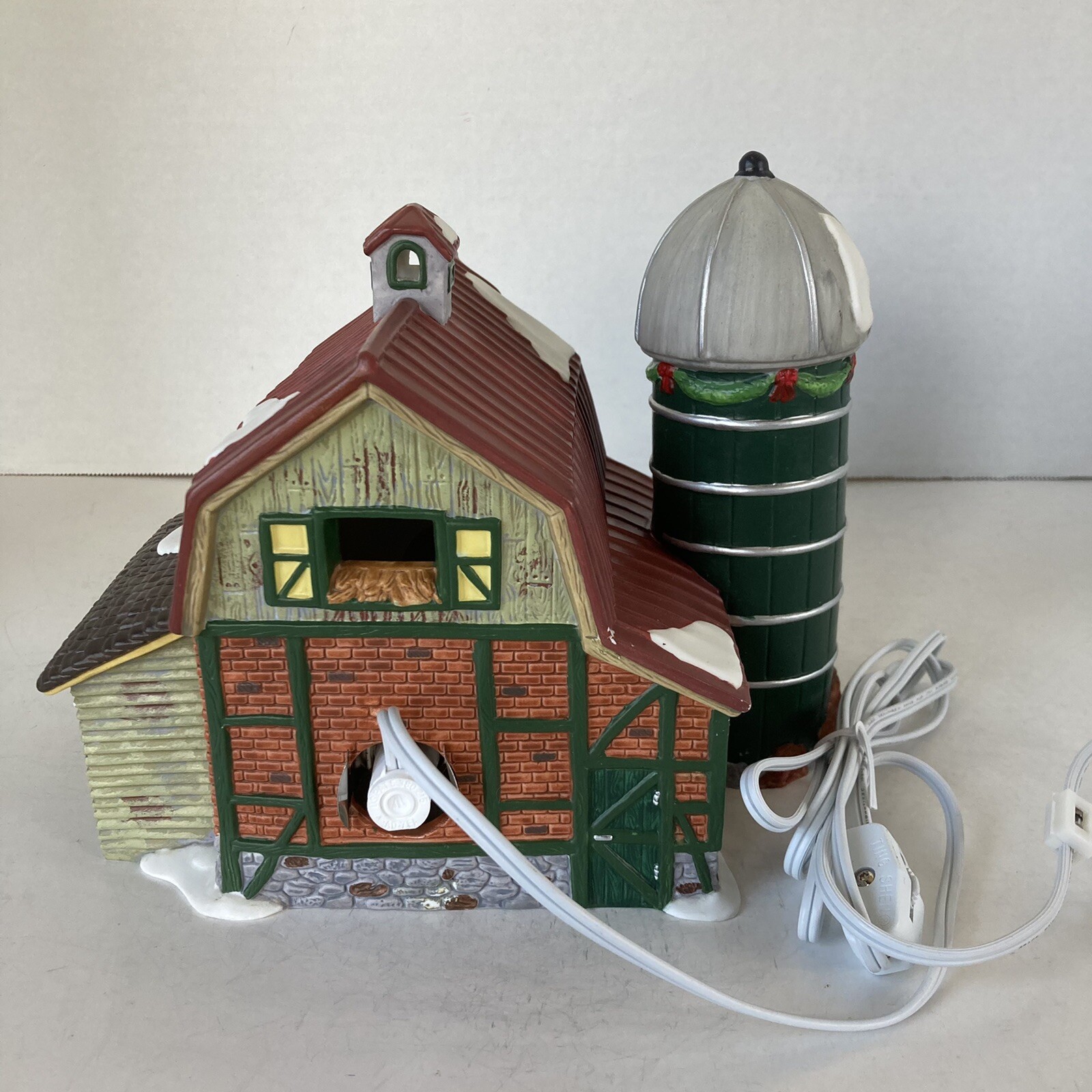 O’Well Heartland Valley Village Lighted Barn with Silo Christmas Village 1998