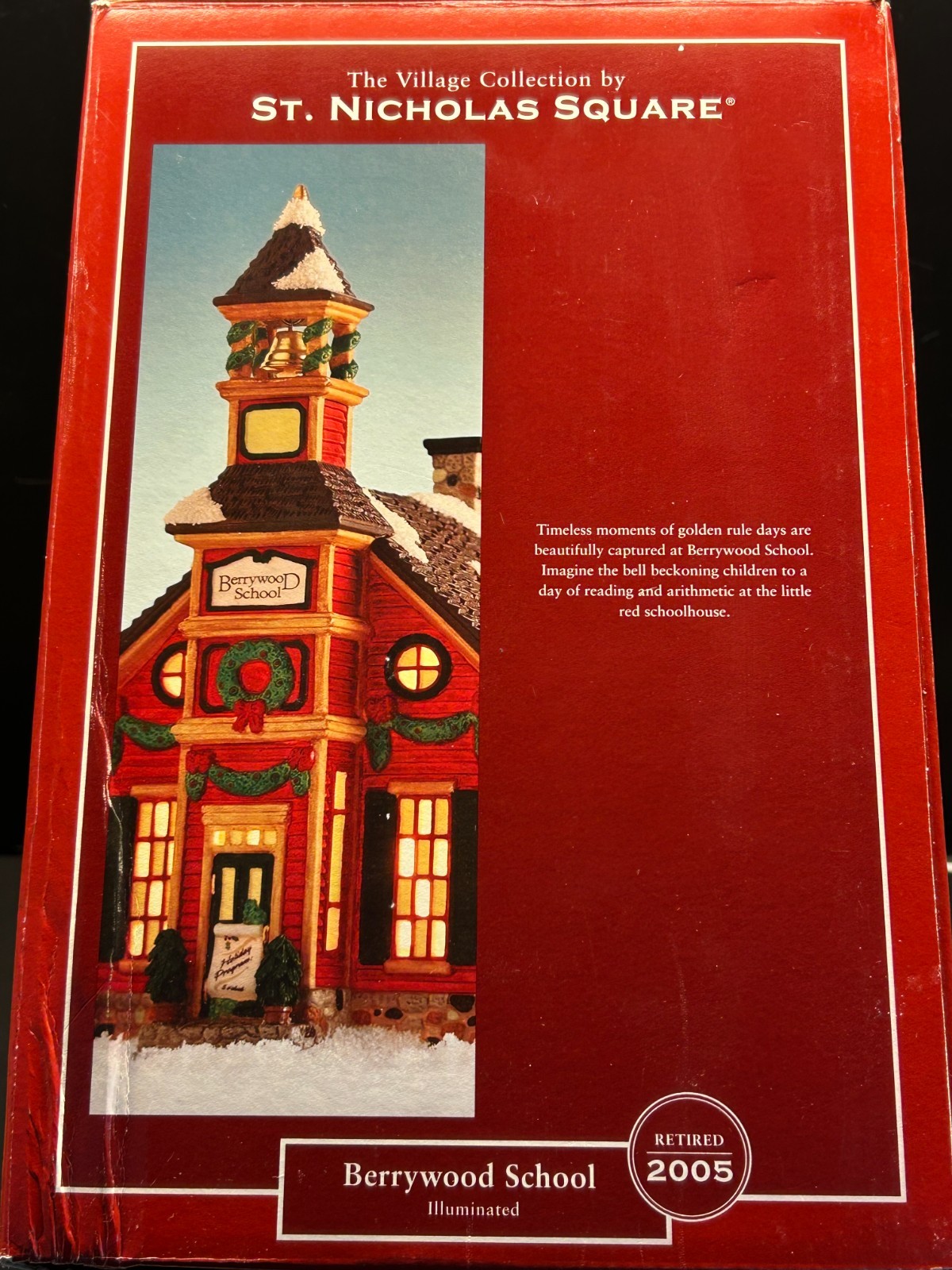 🎄🎄 St Nicholas Square Lighted Berrywood School House W/ 2 Extra figures