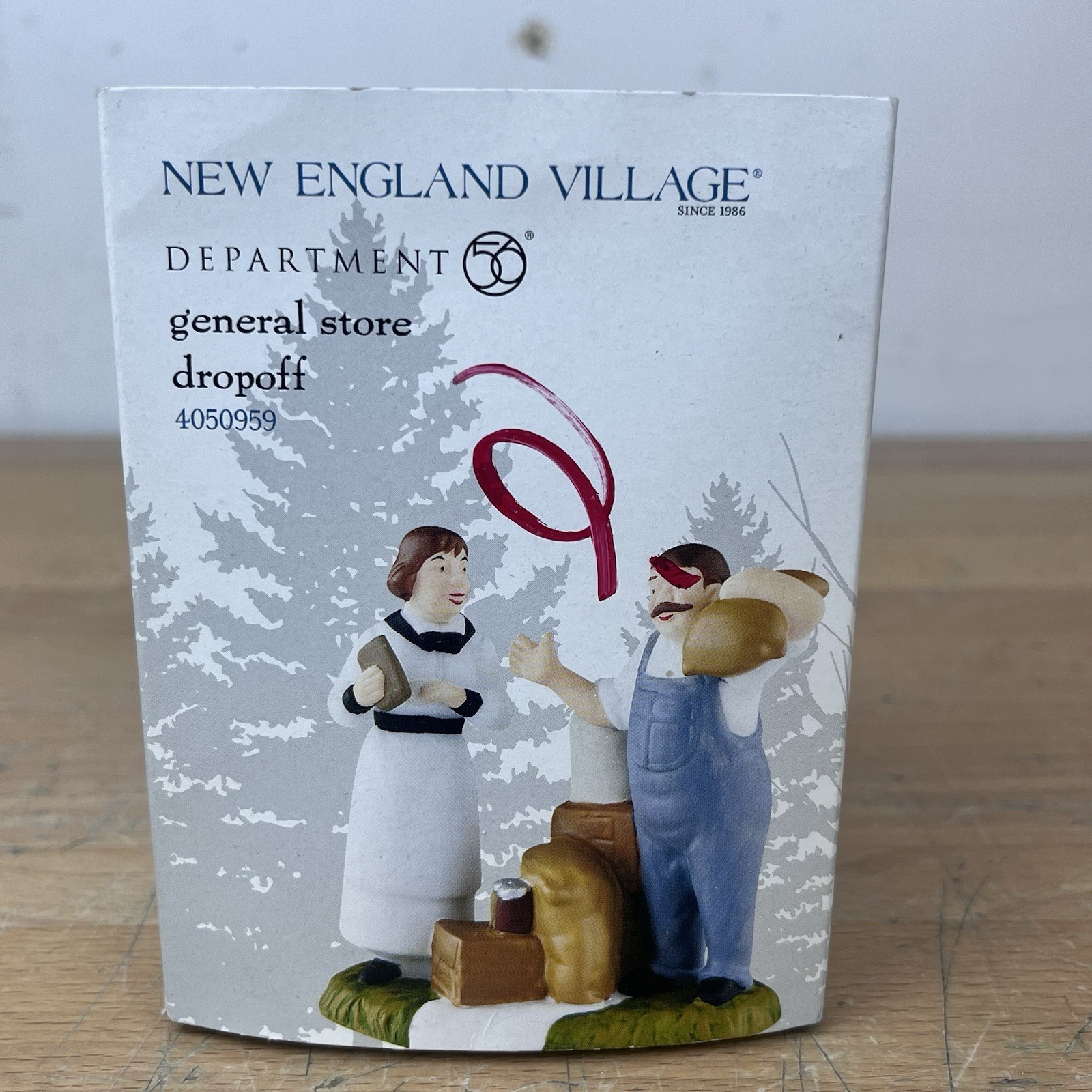DEPT 56 NEW ENGLAND VILLAGE General Store Drop Off Figures